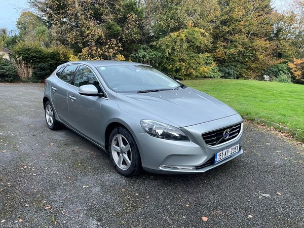 Volvo V40 Hatchback, Diesel, 2015, Silver