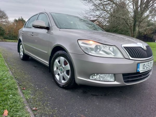 Skoda Octavia Hatchback, Diesel, 2010, Beige