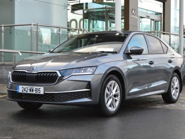 Skoda Octavia Saloon, Petrol, 2024, Grey