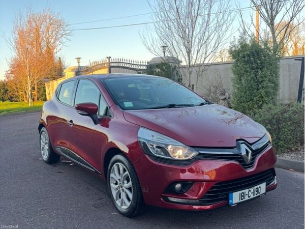Renault Clio Hatchback, Petrol, 2018, Red