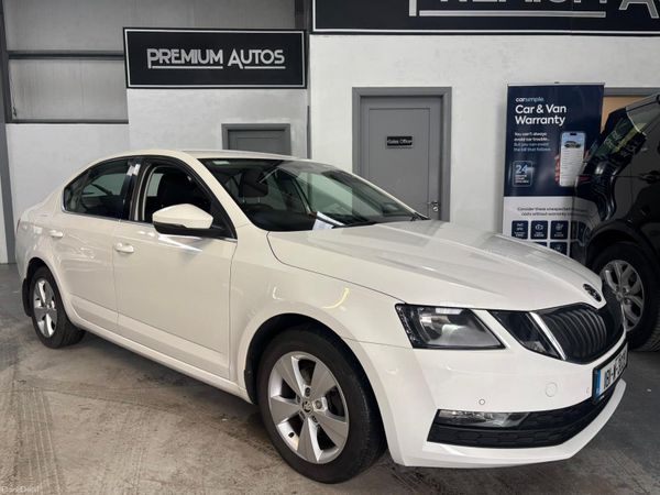 Skoda Octavia Hatchback, Petrol, 2018, White