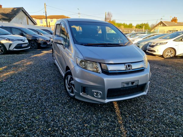 Honda Freed MPV, Petrol Hybrid, 2014, Silver