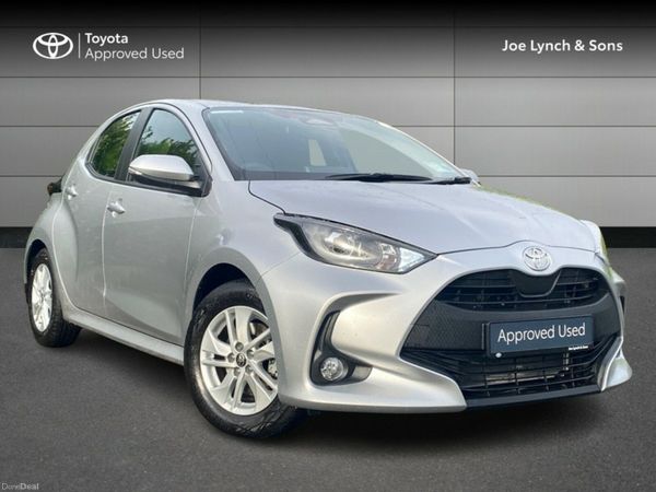 Toyota Yaris Hatchback, Petrol Hybrid, 2025, Silver