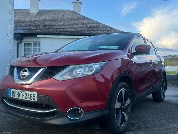 Nissan Qashqai Hatchback, Diesel, 2015, Red