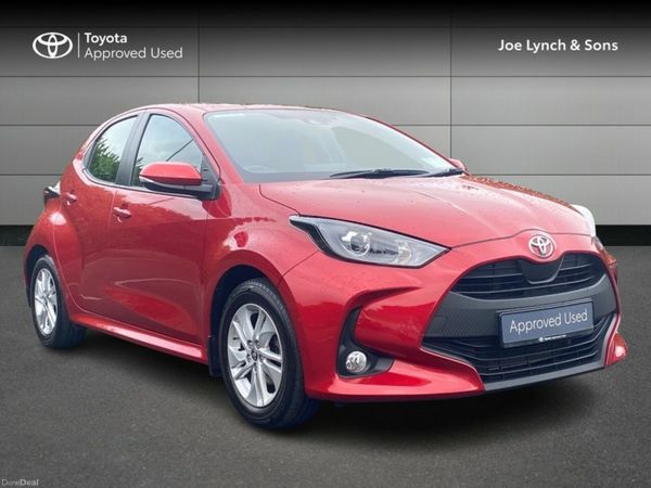 Toyota Yaris Hatchback, Petrol, 2022, Red