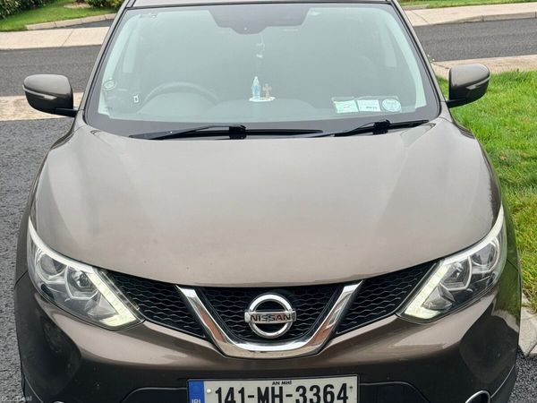 Nissan Qashqai Hatchback, Diesel, 2014, Beige