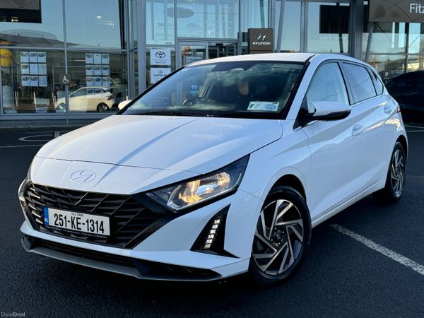 Hyundai i20 Hatchback, Petrol, 2025, White