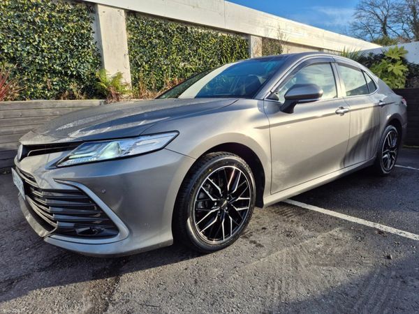Toyota Camry Saloon, Petrol Hybrid, 2022, Grey