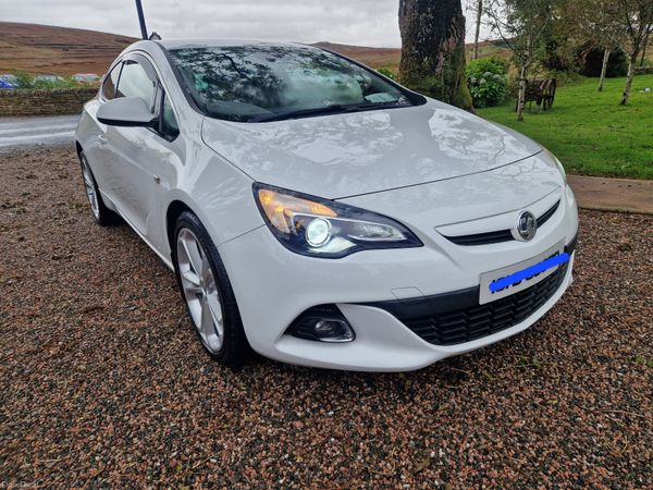 Vauxhall Astra Hatchback, Diesel, 2016, White