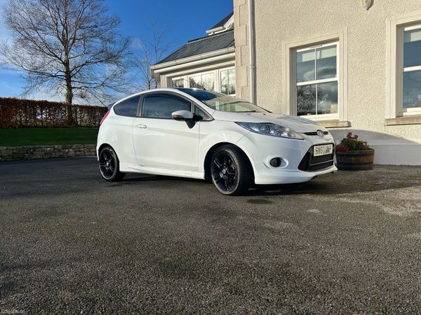 Ford Fiesta Hatchback, Diesel, 2011, White