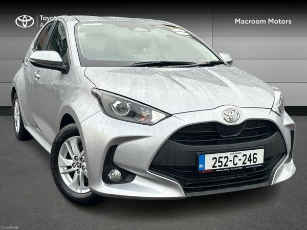 Toyota Yaris Hatchback, Petrol Hybrid, 2025, Silver