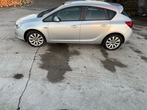 Opel Astra MPV, Petrol, 2012, Silver