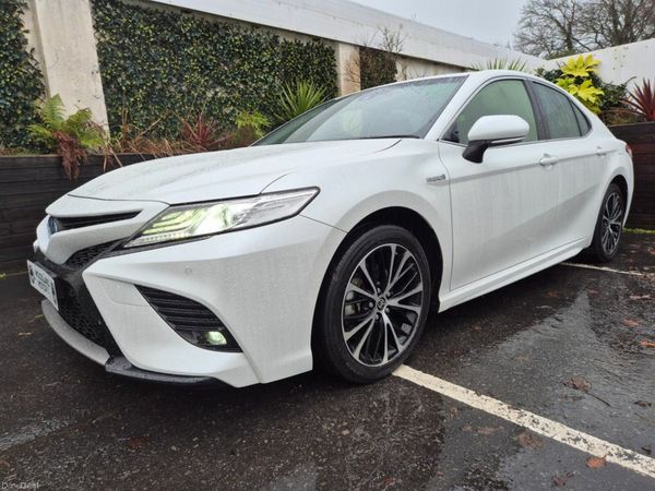 Toyota Camry Saloon, Petrol Hybrid, 2020, White