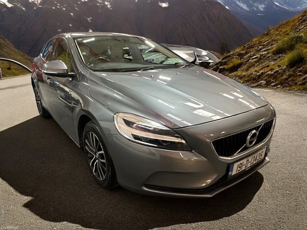 Volvo V40 Estate, Diesel, 2019, Grey