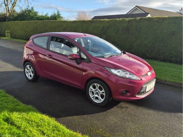 Ford Fiesta Hatchback, Diesel, 2010, Red