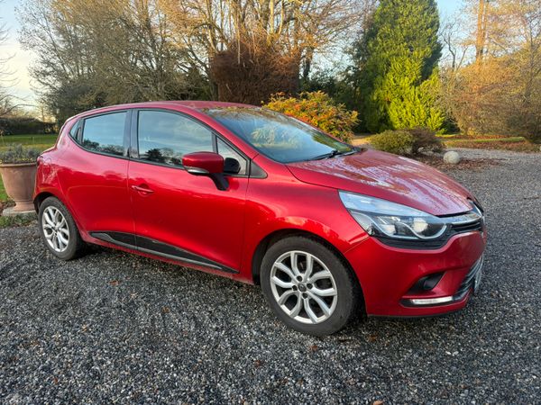 Renault Clio Hatchback, Petrol, 2018, Red