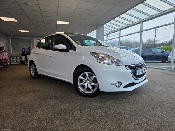 Peugeot 208 Hatchback, Diesel, 2014, White