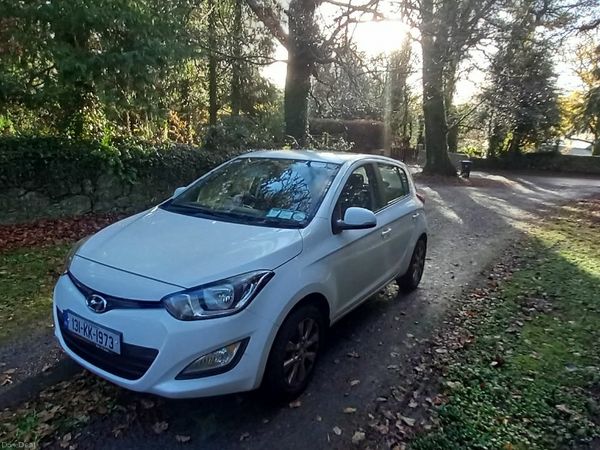Hyundai i20 Hatchback, Petrol, 2013, White