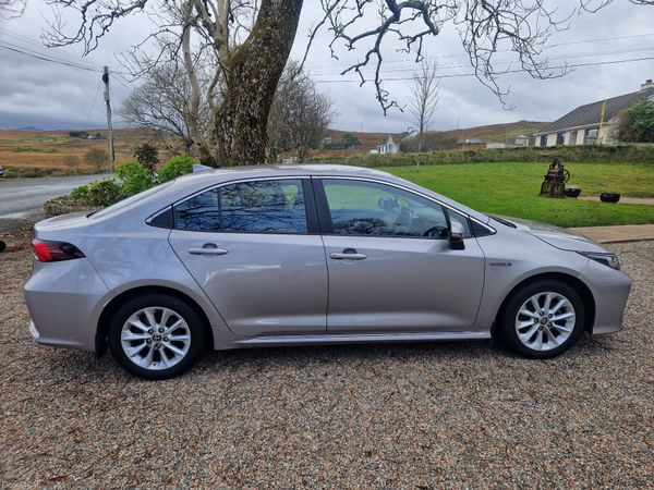 Toyota Corolla Saloon, Petrol Hybrid, 2022, Grey