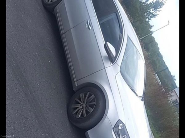 Volkswagen Passat Saloon, Diesel, 2012, Silver