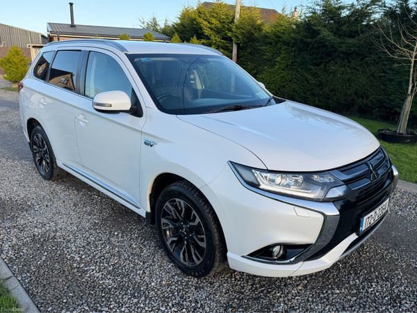 Mitsubishi Outlander SUV, Petrol Hybrid, 2017, White