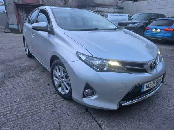 Toyota Auris Hatchback, Diesel, 2014, Silver