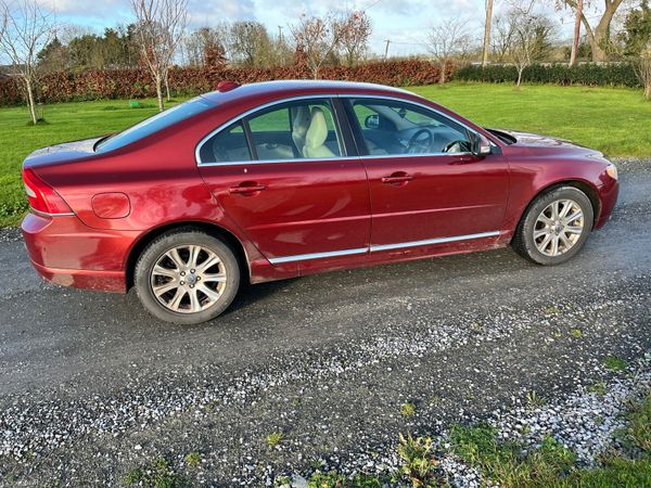 Volvo S80 Saloon, Diesel, 2011, Red