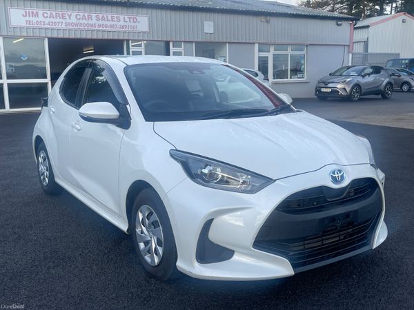 Toyota Yaris Hatchback, Petrol Hybrid, 2020, White