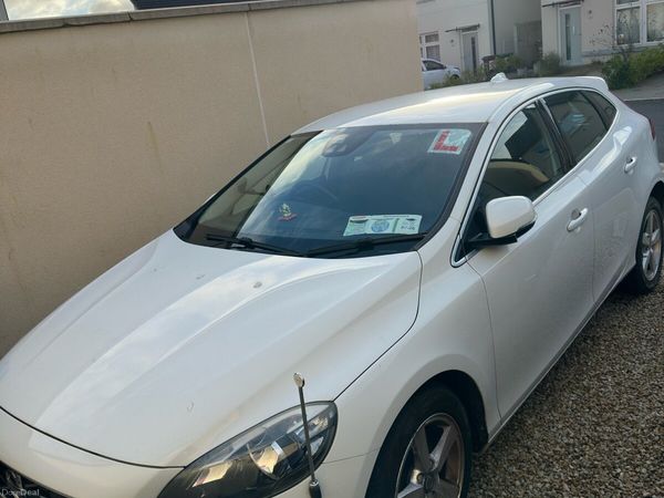 Volvo V40 Hatchback, Petrol, 2015, White