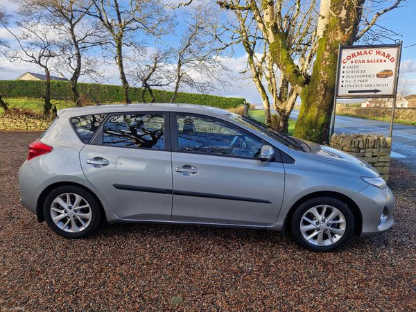 Toyota Auris Hatchback, Diesel, 2014, Grey