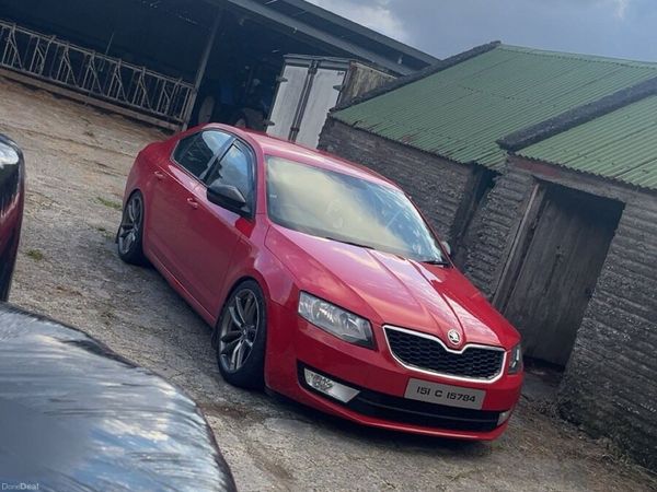 Skoda Octavia Hatchback, Diesel, 2015, Red