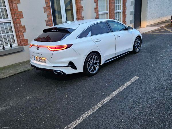 Kia Ceed Hatchback, Diesel, 2021, White