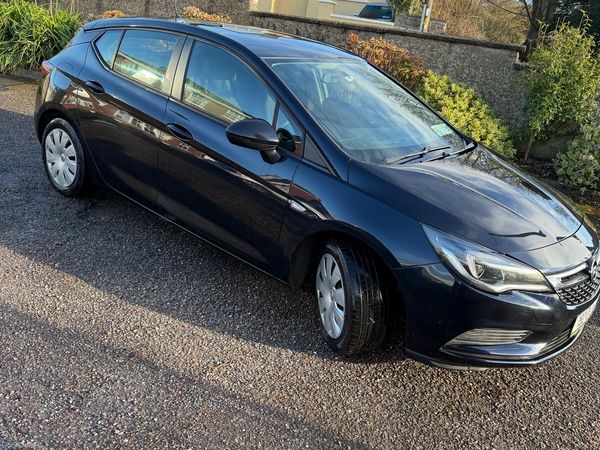Opel Astra Hatchback, Petrol, 2019, Blue