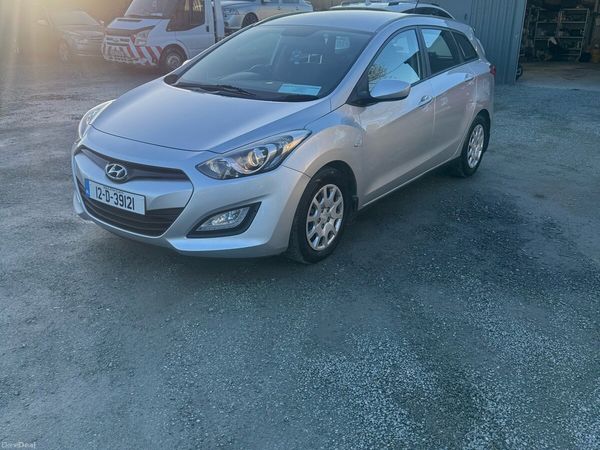Hyundai i30 Estate/Jeep, Diesel, 2012, Silver
