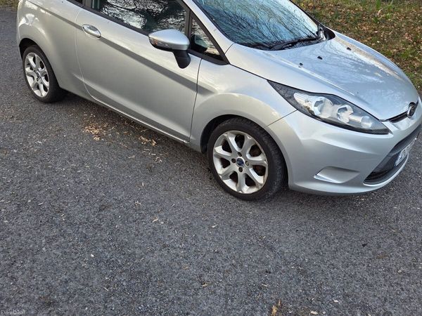 Ford Fiesta Hatchback, Petrol, 2012, Silver