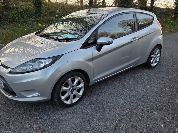 Ford Fiesta Hatchback, Petrol, 2012, Silver