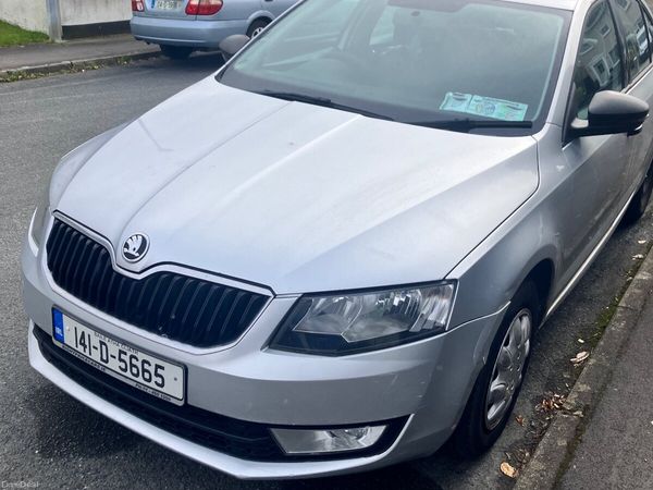 Skoda Octavia Saloon, Petrol, 2014, Silver