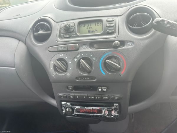 Toyota Yaris Hatchback, Petrol, 2000, Silver