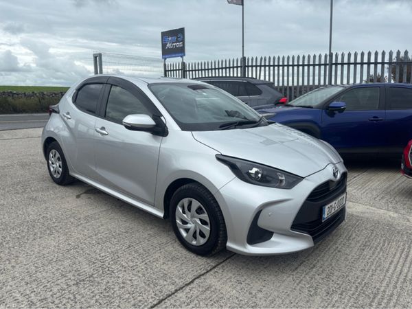 Toyota Yaris Hatchback, Petrol Hybrid, 2020, Silver