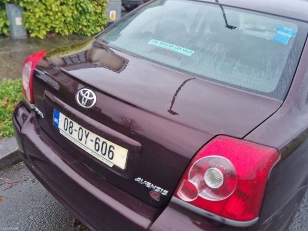 Toyota Avensis Saloon, Petrol, 2008, Red