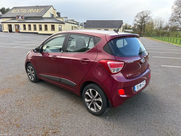 Hyundai i10 Hatchback, Petrol, 2015, Red