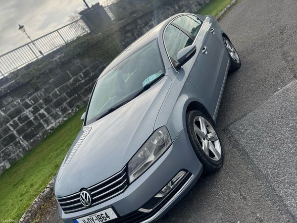 Volkswagen Passat Saloon, Diesel, 2011, Grey