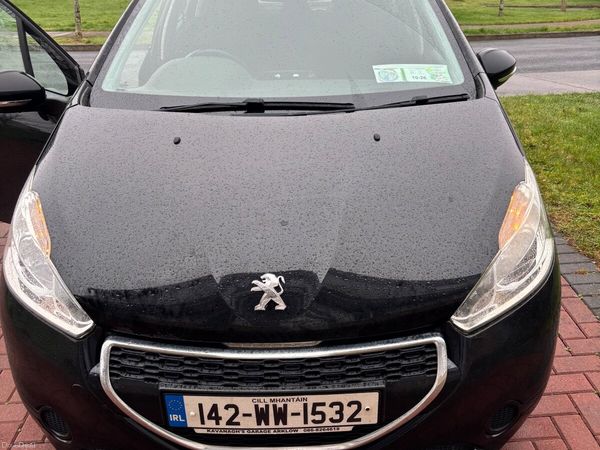 Peugeot 208 Hatchback, Petrol, 2014, Black