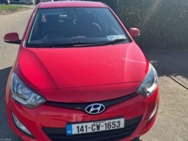 Hyundai i20 Hatchback, Petrol, 2014, Red
