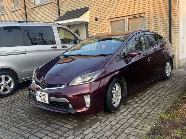 Toyota Prius Hatchback, Petrol Hybrid, 2015, Purple