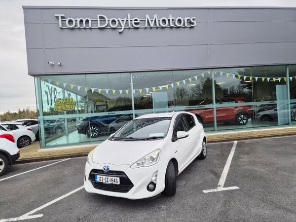 Toyota Aqua Hatchback, Petrol Hybrid, 2016, White