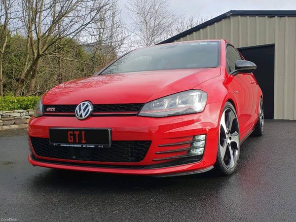 Volkswagen Golf Estate, Petrol, 2014, Red