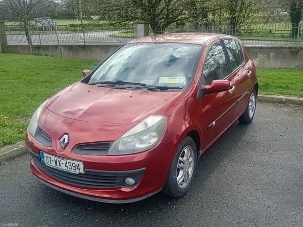 Renault Clio Hatchback, Petrol, 2007, Red