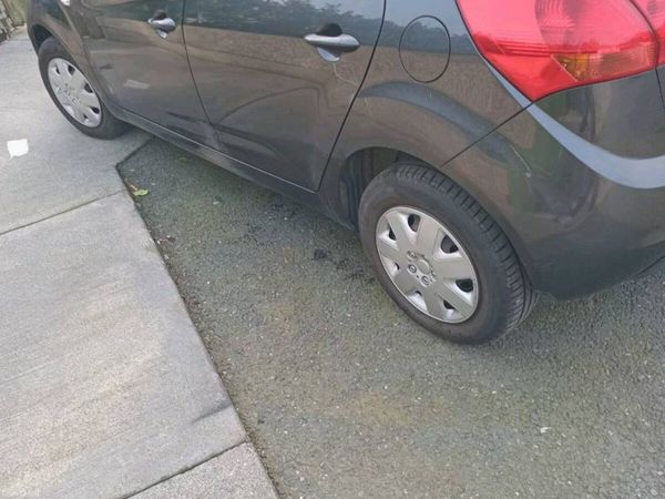 Kia Venga MPV, Petrol, 2013, Silver