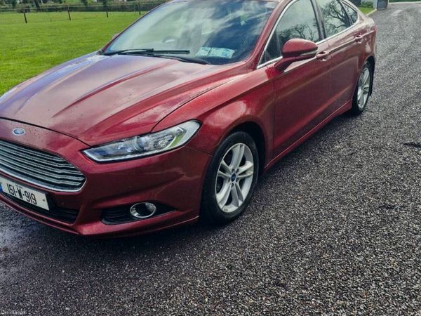 Ford Mondeo Hatchback, Diesel, 2015, Red